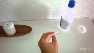 Cómo limpiar puertas pintadas de blanco
