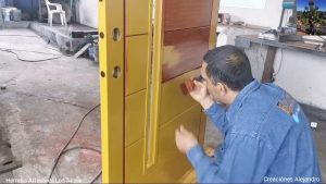 Cómo pintar puerta metalica imitacion madera