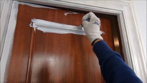 Cómo pintar puertas de madera con compresor