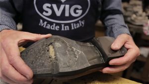 Cómo reparar la suela de una zapatilla