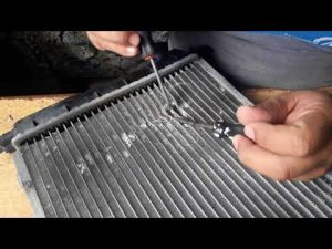Cómo reparar un radiador de moto