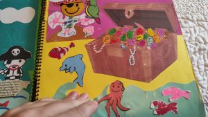 Cómo decorar un libro viajero infantil