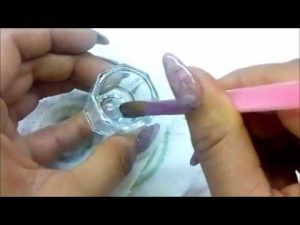 Cómo limpiar los pinceles de uñas acrílicas