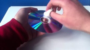 Cómo limpiar un cd rayado